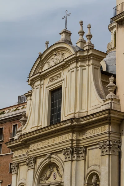 Suuri kirkko Rooman keskustassa, Italia . — kuvapankkivalokuva