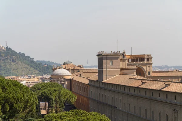 Rakennukset Vatikaanissa, Pyhä istuin Roomassa, Italiassa. Osa S:stä — kuvapankkivalokuva