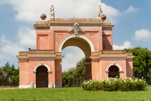 Rome, Włochy. typowe formy architektoniczne starego miasta — Zdjęcie stockowe