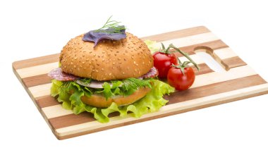 salata ve sosis ekmek