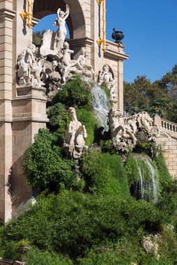Barcelona ciudadela park lake çeşme altın quadriga Aurora ile