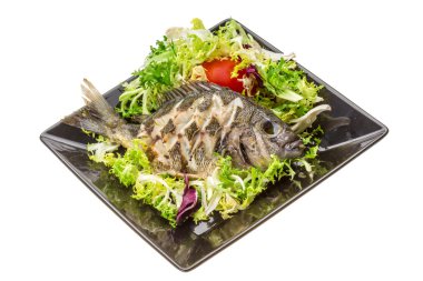 ızgara tilapia ile salata