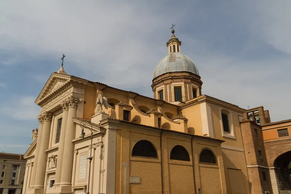 Gran iglesia en el centro de Roma, Italia . — Foto de Stock