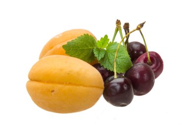 Olgun Kiraz ve kayısı