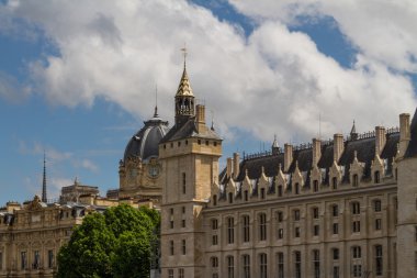 Tarihi bina Paris'te Fransa