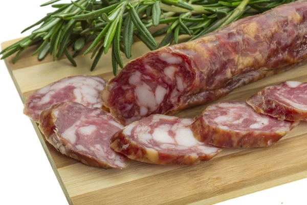 Salami met rozemarijn, basilicum en tomaat — Stockfoto