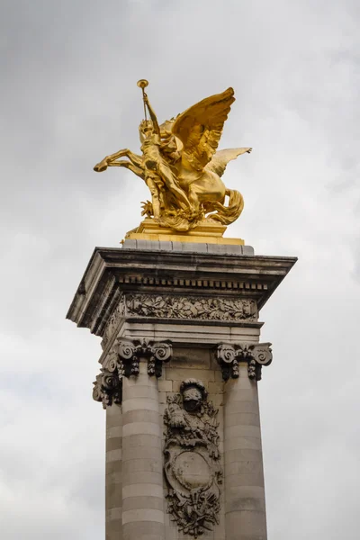 Edificio histórico en París Francia — Foto de Stock