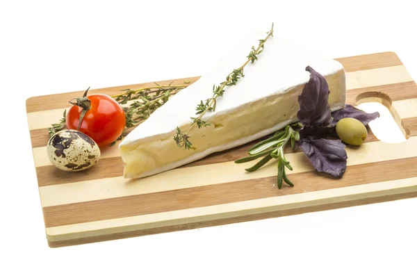 Keil des Gourmet-Brie-Käses — Stockfoto