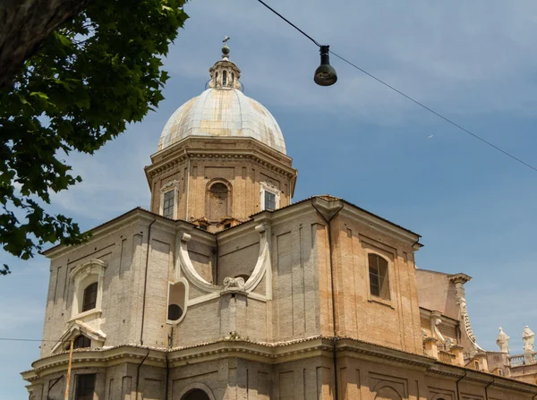 Grande igreja no centro de Roma, Itália . — Fotografia de Stock