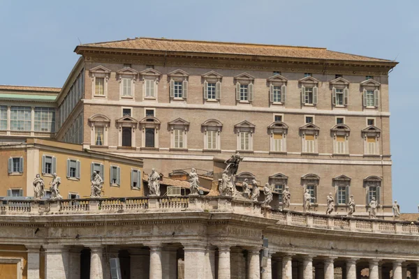 Edifícios no Vaticano, a Santa Sé dentro de Roma, Itália. Parte da Basílica de São Pedro . — Fotografia de Stock