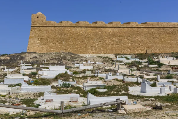 在马赫迪耶突尼斯的旧 fortess 废墟。 — 图库照片
