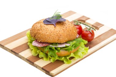 salata ve sosis ekmek