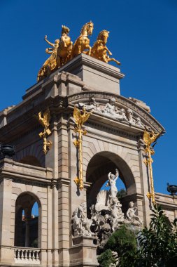Barcelona ciudadela park lake çeşme altın quadriga ile bir