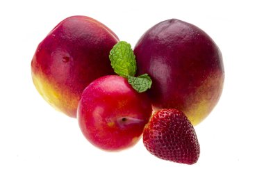Olgun Parlak şeftali, Erik, çilek ve nane