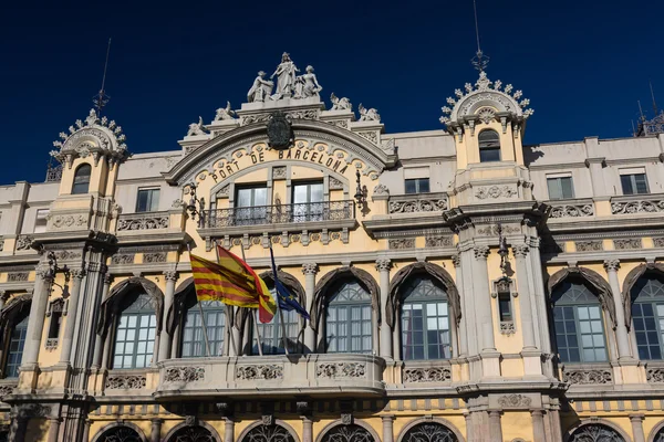 Λιμάνι της Βαρκελώνης κτίριο στην πόλη της Βαρκελώνης (Ισπανία) — Φωτογραφία Αρχείου
