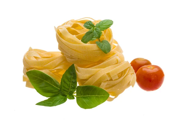 意大利面条与罗勒、 番茄和薄荷 — 图库照片