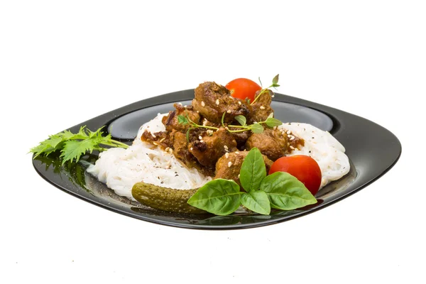 Domuz eti ve otlar ile pirinç noodle — Stok fotoğraf