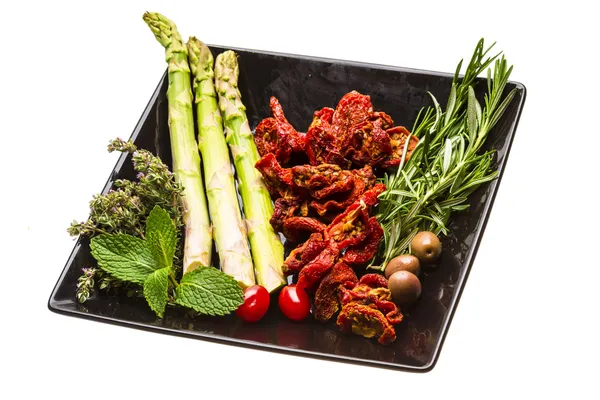 Dried tomato with asparagus and herbs — Stock Photo, Image