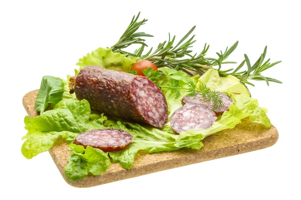 Salame con rosmarino, insalata e pomodori — Foto Stock