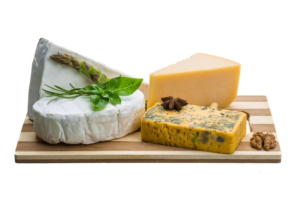 様々 なチーズとドライフルー — ストック写真