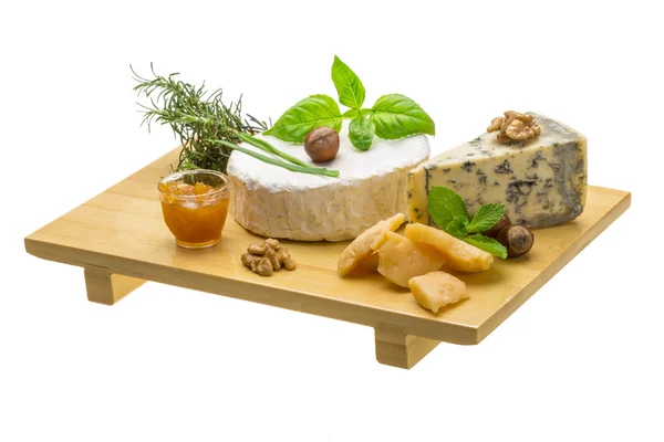 Brânză asortată - brânză brie, dor albastru și galben tare — Fotografie, imagine de stoc