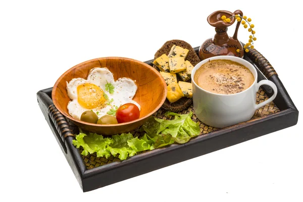 Завтрак с кофе, яйцом и сыром — стоковое фото