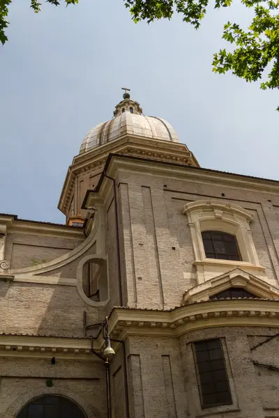 Grote kerk in het centrum van rome, Italië. — Stockfoto