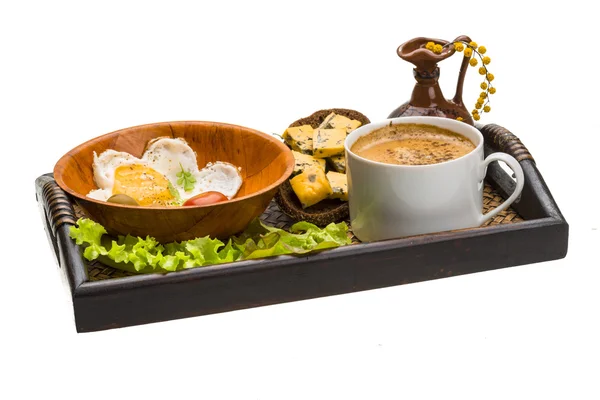 Frühstück mit Kaffee, Ei und Käse — Stockfoto