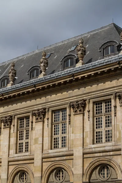 Palazzo storico a Parigi Francia — Foto Stock