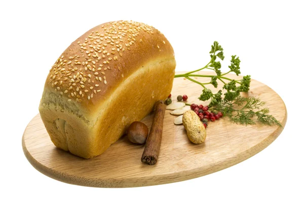 Brot mit Petersilie und Nüssen — Stockfoto