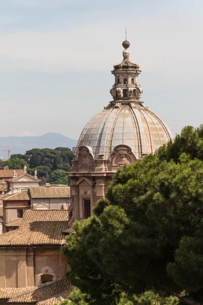 Grande chiesa nel centro di Roma, Italia . — Foto Stock