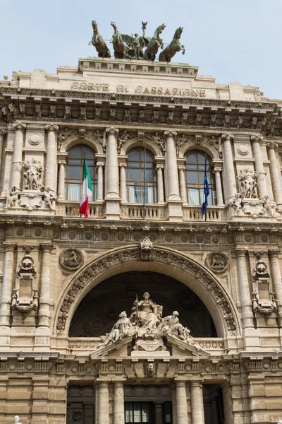 Roma, Italia. Dettagli architettonici tipici della città vecchia — Foto Stock