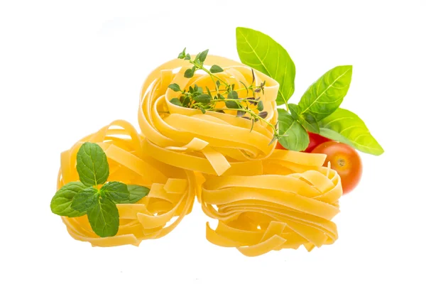 Fesleğen, domates ve nane ile Tagliatelle — Stok fotoğraf