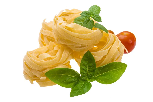 Tagliatelle con basilico, pomodoro e menta — Foto Stock
