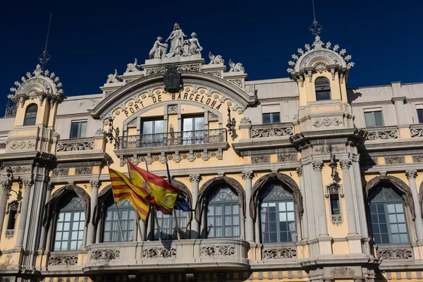 Porto de Barcelona edifício na cidade de Barcelona (Espanha ) — Fotografia de Stock