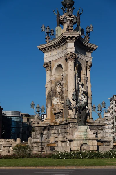 Plaza de espana fontána s národní palác, v pozadí — Stock fotografie