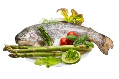 taze çiğ Gökkuşağı alabalığı