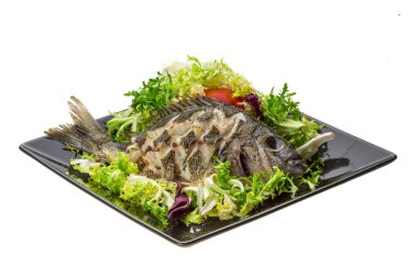 ızgara tilapia ile salata