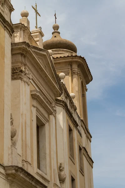 Rome, Italië. Tibereiland (isola tibertina), uitzicht op de basiliek van st. Bartholomeüs — Stockfoto