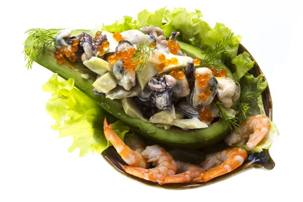 Vörös kaviárral, az avokádó, a tenger gyümölcsei saláta — Stock Fotó