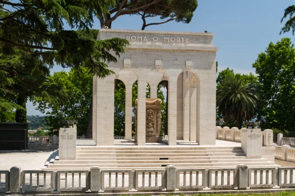 Ossuarium van de gevallenen tijdens de verdediging van rome, Italië — Stockfoto