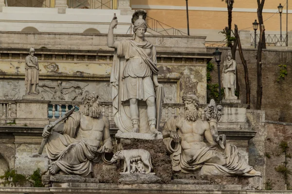 Sculpture and fountain of Piazza del Popolo . — Stock Photo, Image