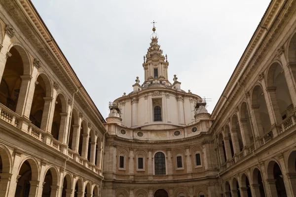 Gran iglesia en el centro de Roma, Italia . —  Fotos de Stock