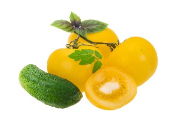 Sarı domates ve salatalık