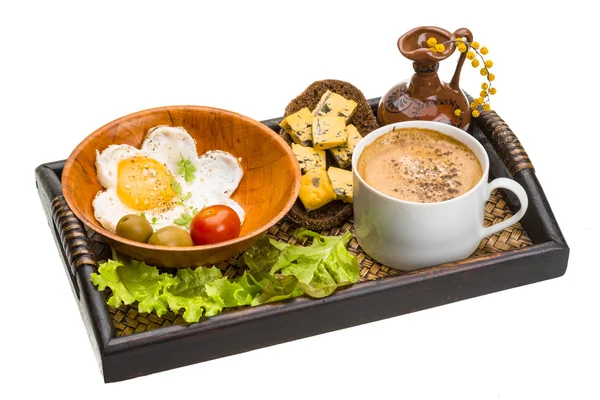 Kahvaltı kahve, yumurta ve peynir ile — Stok fotoğraf