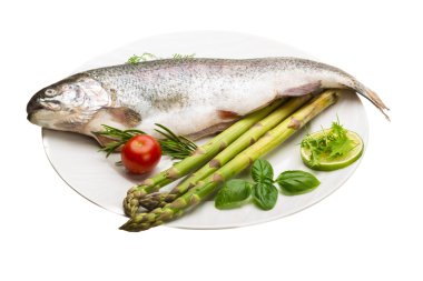 taze çiğ Gökkuşağı alabalığı