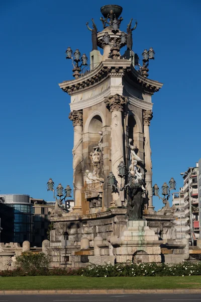Plaza de espana fontána s národní palác, v pozadí — Stock fotografie