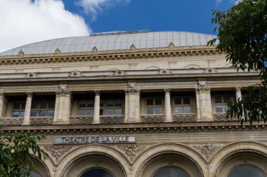 Tarihi bina Paris'te Fransa