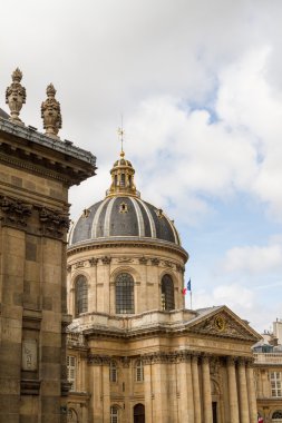 Tarihi bina Paris'te Fransa