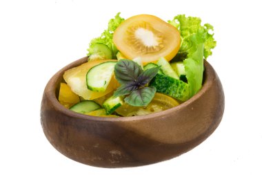 domates, cucmber ve fesleğen salata